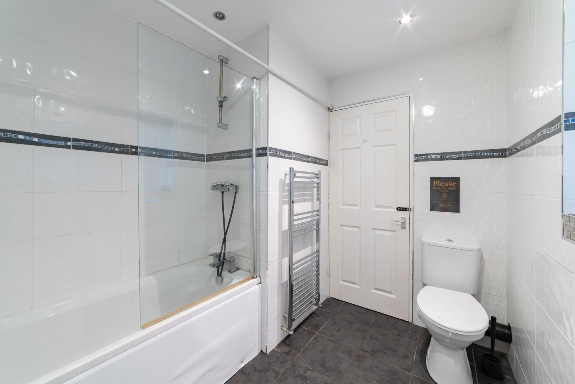 Cozy Rooms In Shared Accommodation Near Anfield Stadium With Parking And Wifi 리버풀 외부 사진