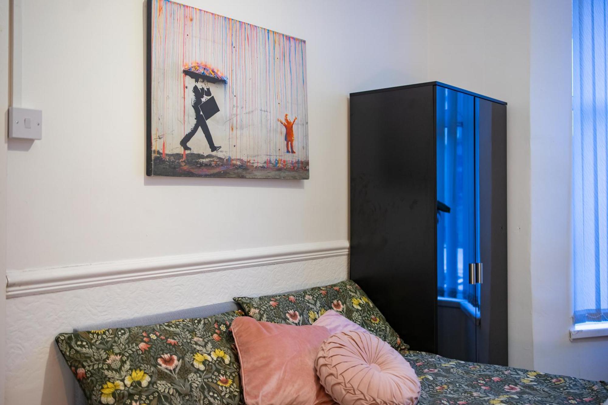 Cozy Rooms In Shared Accommodation Near Anfield Stadium With Parking And Wifi 리버풀 외부 사진
