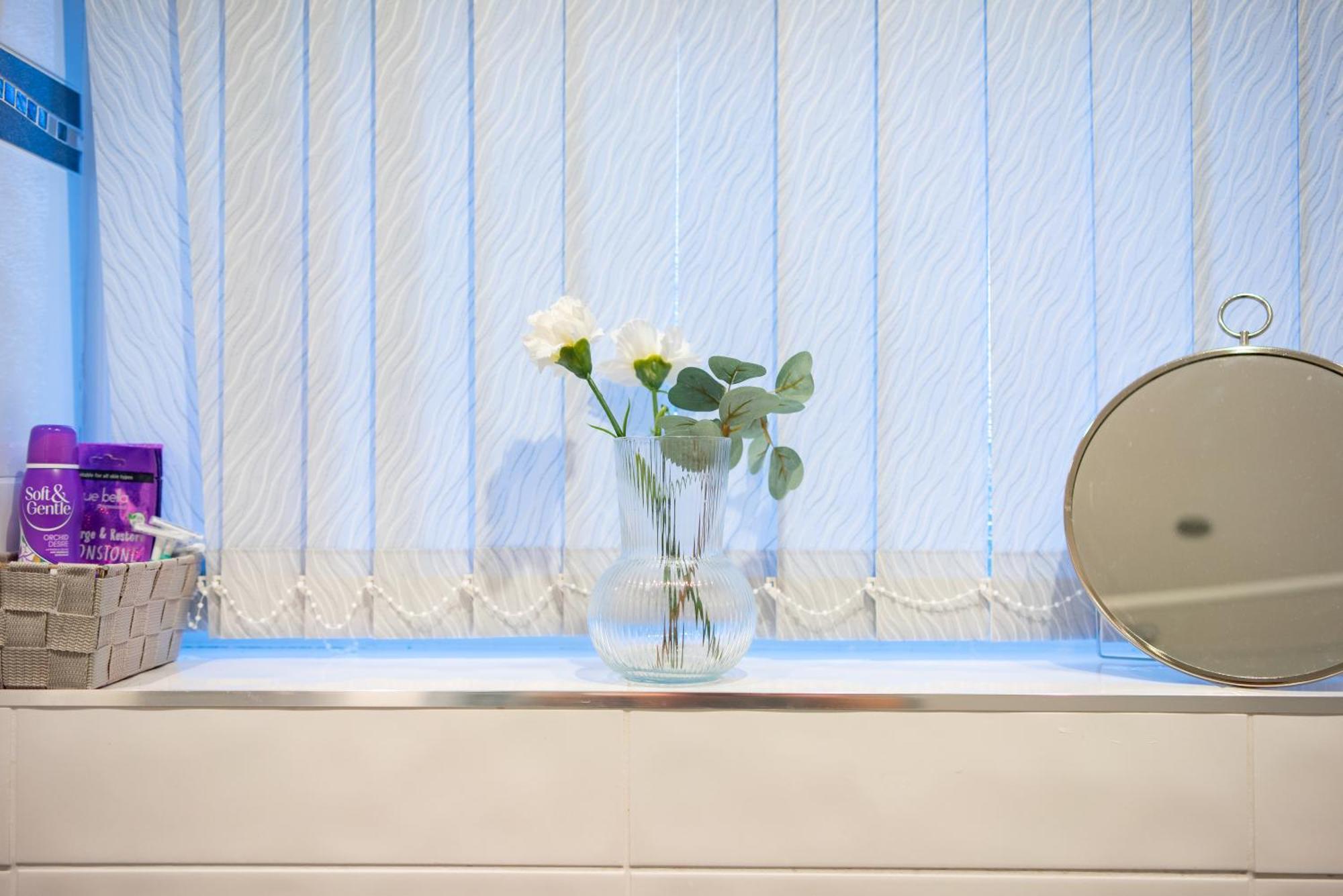 Cozy Rooms In Shared Accommodation Near Anfield Stadium With Parking And Wifi 리버풀 외부 사진